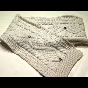 💋American Eagle Knitted Winter Neck Scarf.  8” X 70”